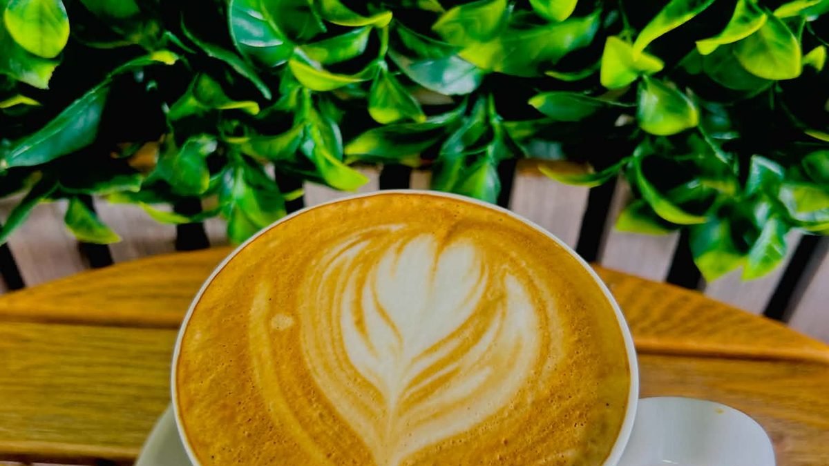 Flat white latte art, The Favor Flavour, New Plymouth