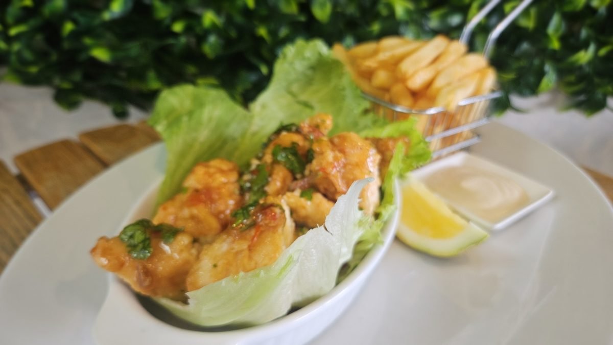 Crispy fish lettuce cups with fries, The Favor Flavour