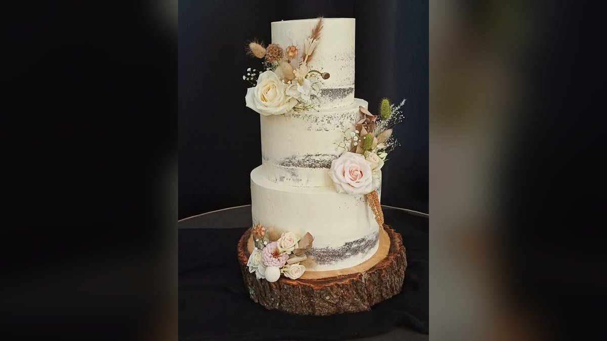 Wedding cake by Ali, Manna Edgecumbe