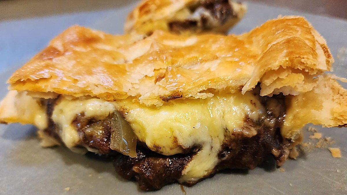 Cafe Norsewood mince and cheese pie